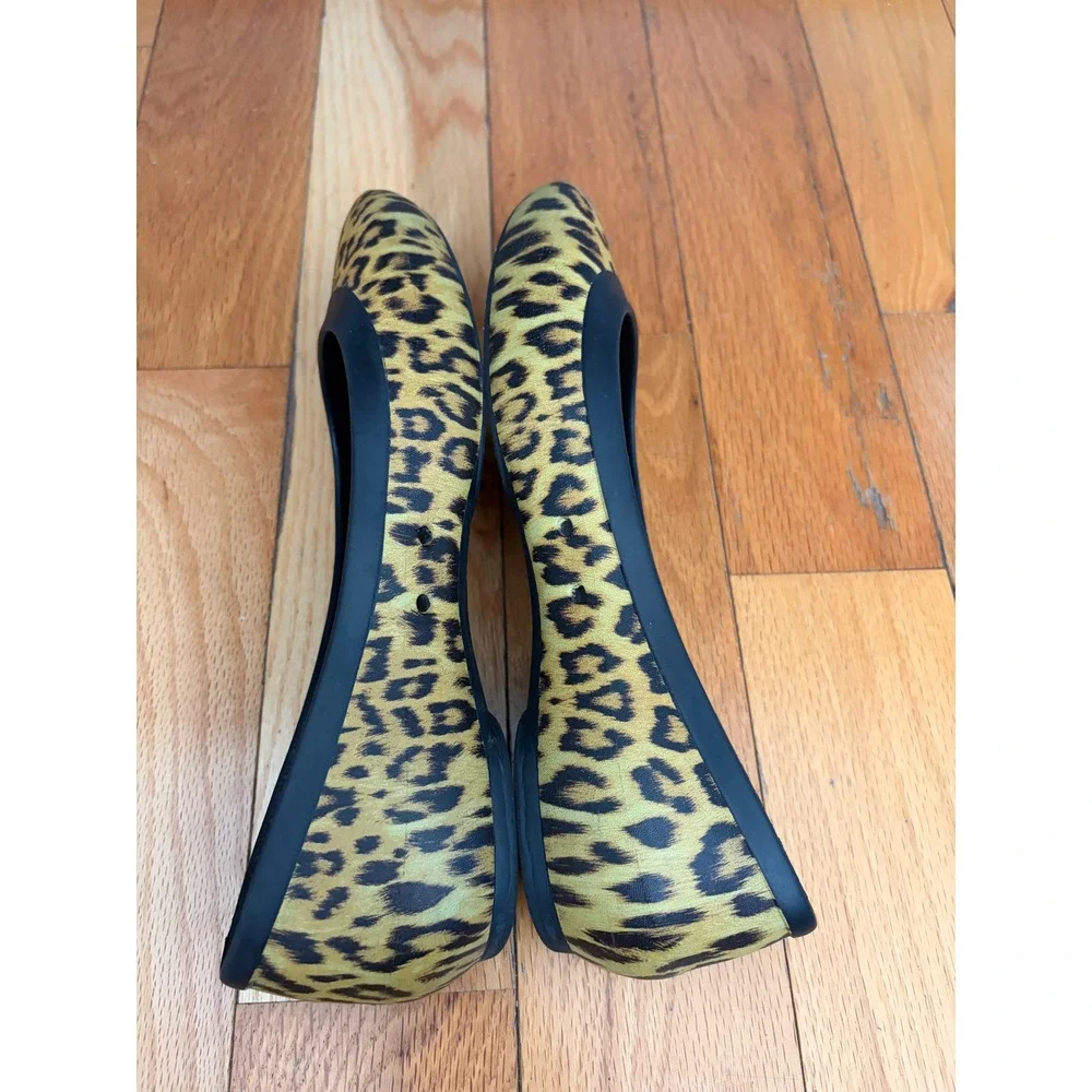 Crocs Lina Ballet Flats in a leopard‎ print pattern size 7